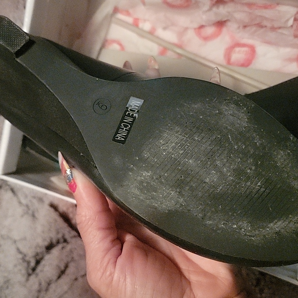 Shoes - Picture 2 of 2